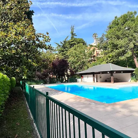 Avec Piscine A Apartment *